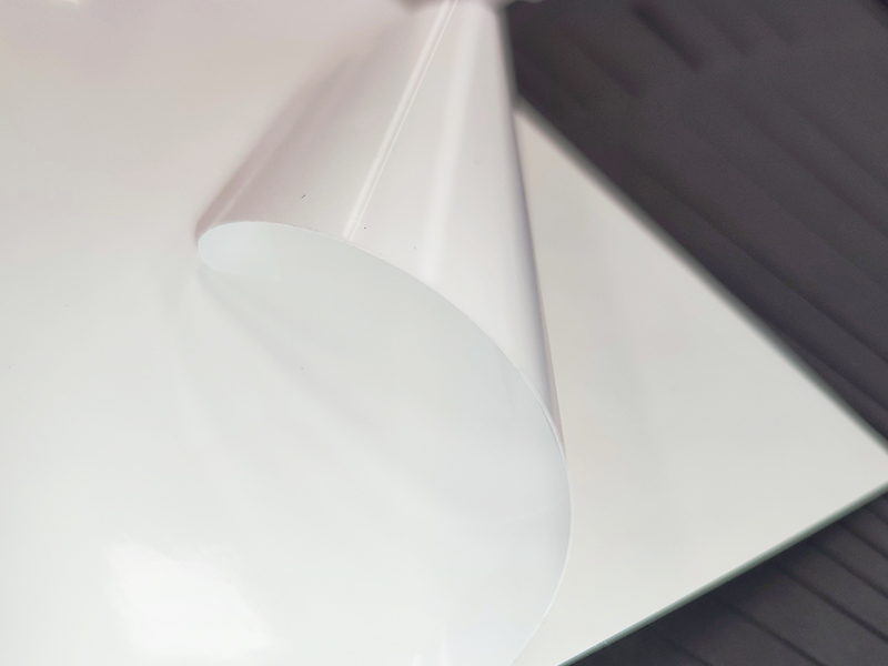 Белая плёнка